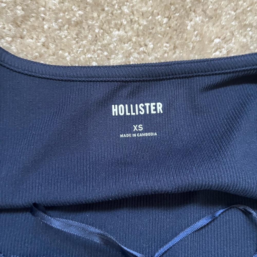 Hollister Blue Ribbon Top - Picture 2 of 3